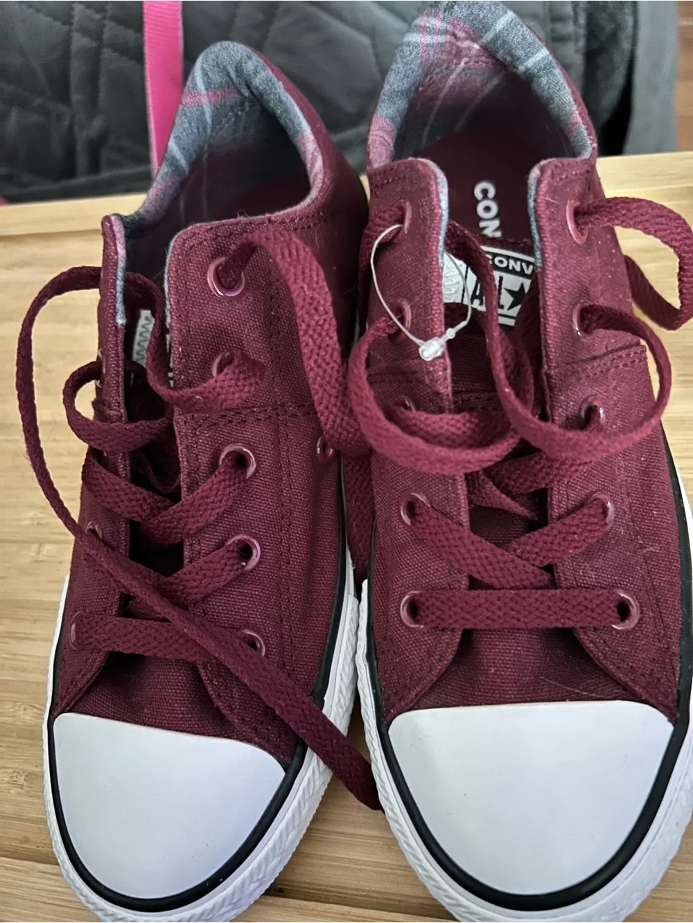 Converse Low Top Sneakers in Burgundy and White